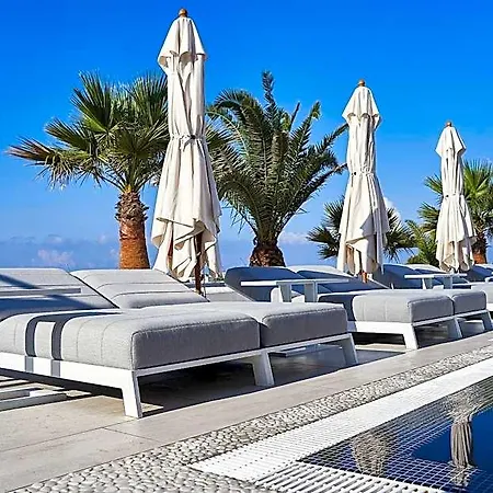 Petri 2* Perivolos (Santorini)