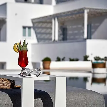 Petri Hotel Perivolos (Santorini)