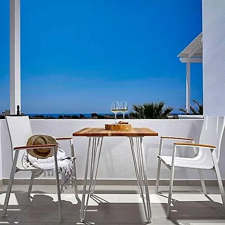 Petri 2* Perivolos (Santorini)