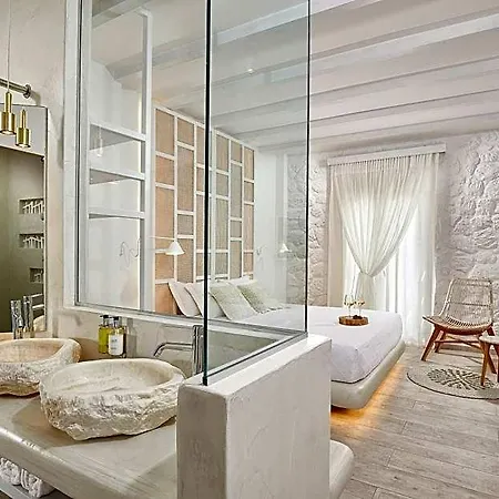 Petri Hotel Perivolos (Santorini)