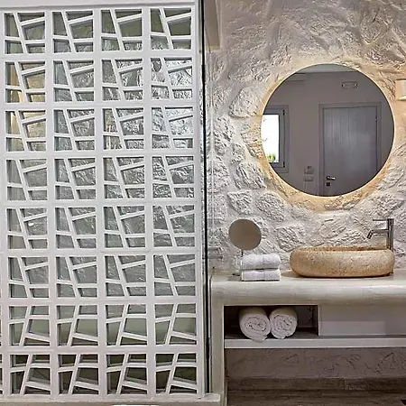Petri 2* Perivolos (Santorini)
