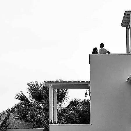 Petri 2* Perivolos (Santorini)